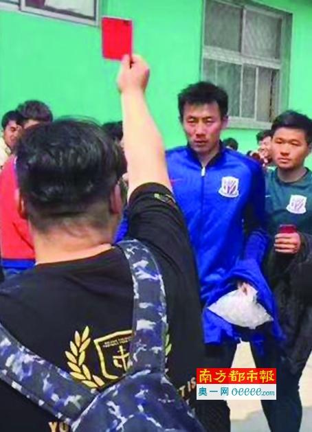 这时候，叶辰站起身来，转头看着洪元山，微笑道：洪先生，咱们又见面了。